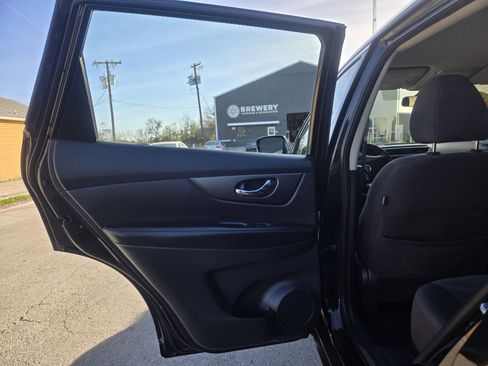 Used 2016 Nissan Rogue S image 6