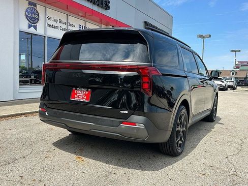 Used 2025 Kia Carnival SX w/ SX Dark Edition Package FWD image 6