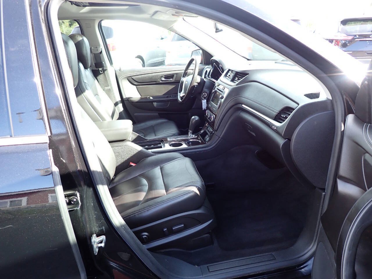 Used 2017 Chevrolet Traverse LT AWD/4WD image 11