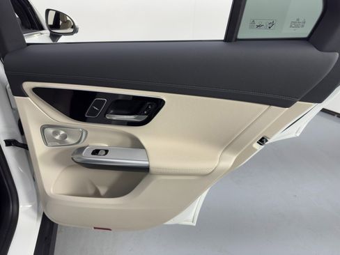 Used 2025 Mercedes-Benz GLC 300 4MATIC image 49