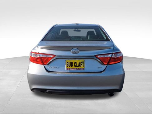 Used 2016 Toyota Camry SE w/ Moonroof Package FWD image 5
