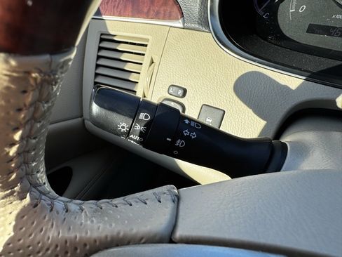 Used 2011 Toyota Avalon Limited image 31