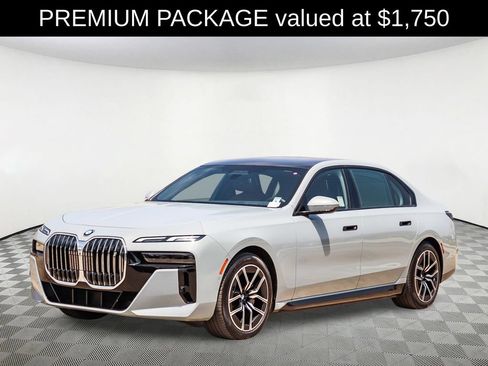Used 2025 BMW i7 xDrive60 AWD/4WD image 3