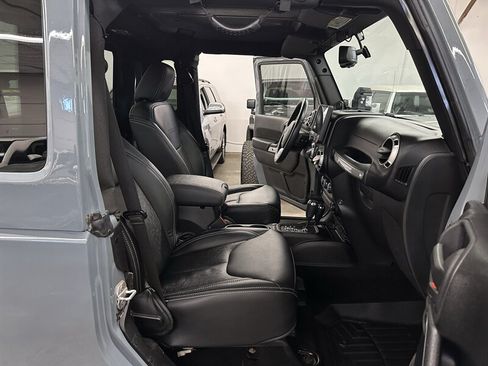 Used 2013 Jeep Wrangler Unlimited Rubicon AWD/4WD image 20