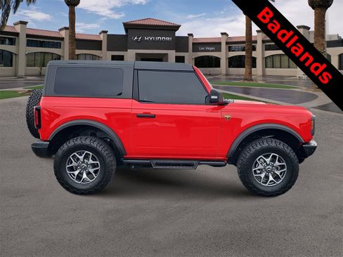 Used 2023 Ford Bronco Badlands image 9