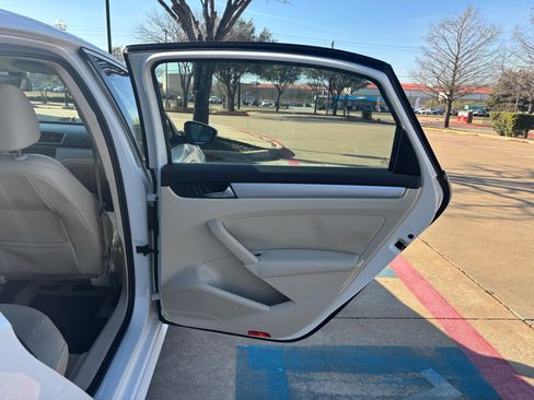 Used 2012 Volkswagen Passat 2.5 SE image 19