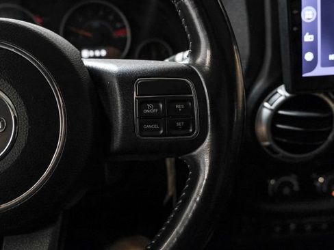 Used 2012 Jeep Wrangler Unlimited Rubicon AWD/4WD image 21