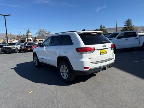 Used 2021 Jeep Grand Cherokee Laredo AWD/4WD image 3