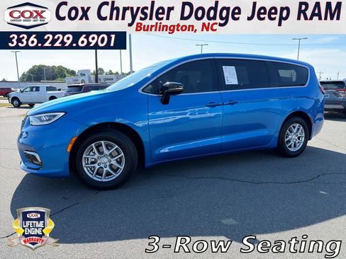 Used 2026 Chrysler Pacifica Select FWD image 1