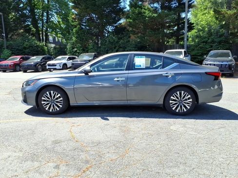 Used 2024 Nissan Altima 2.5 SV w/ SV Premium Package FWD image 35