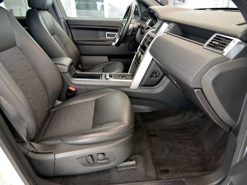 Used 2019 Land Rover Discovery Sport SE AWD/4WD image 30