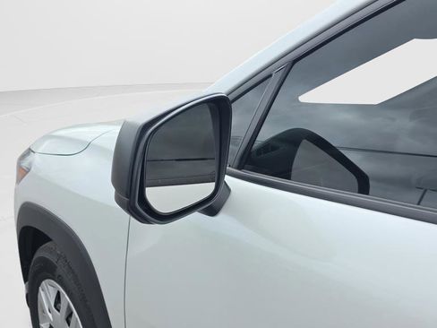 Used 2025 Toyota Corolla Cross L image 19