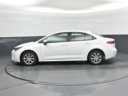 Used 2025 Toyota Corolla LE image 7