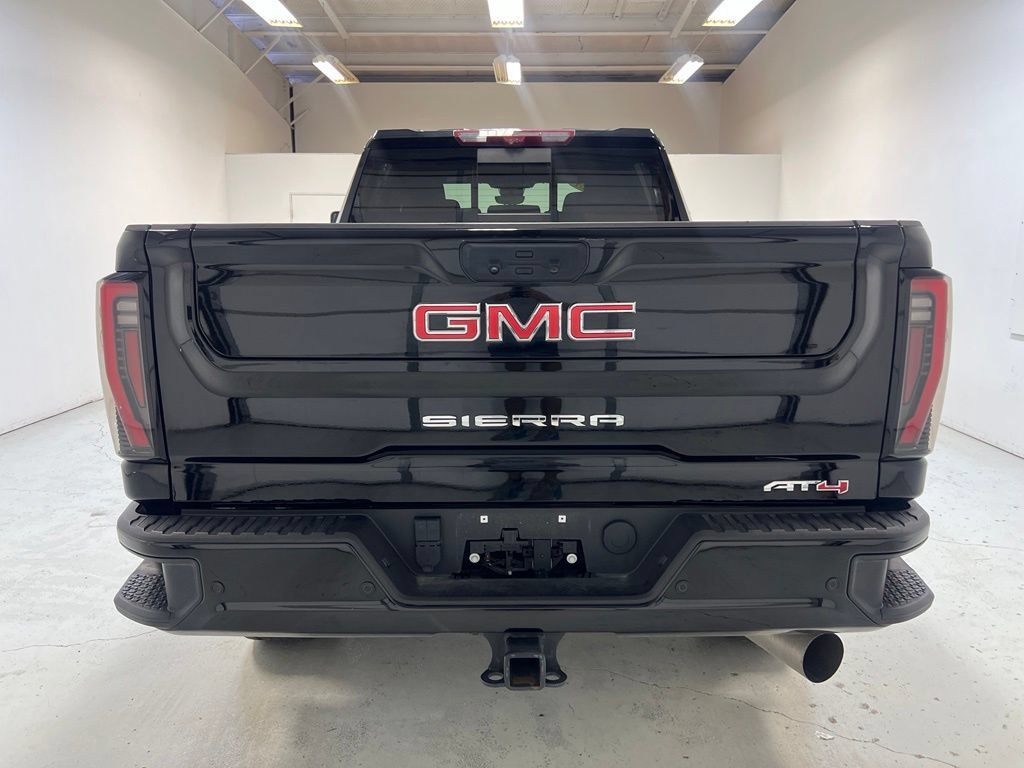 Used 2025 GMC Sierra 2500 AT4 w/ Technology Package AWD/4WD image 10