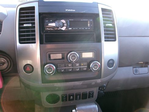 Used 2017 Nissan Frontier SL image 16