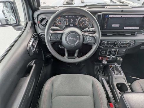 Used 2024 Jeep Wrangler Unlimited Rubicon AWD/4WD image 16