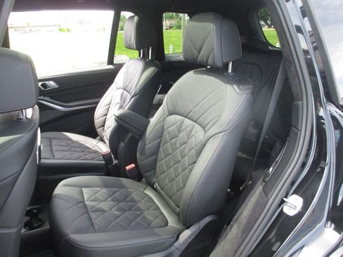 Used 2025 BMW X7 xDrive40i w/ M Sport Package AWD/4WD image 23