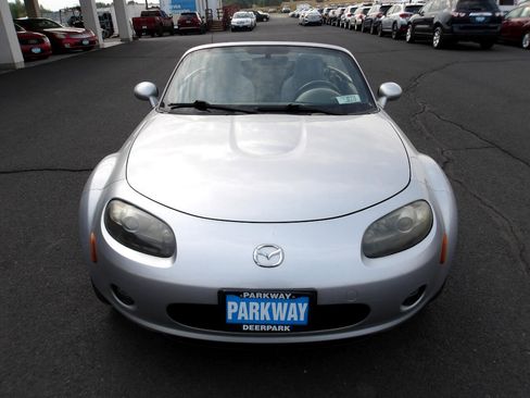 Used 2006 MAZDA MX-5 Miata Touring image 16