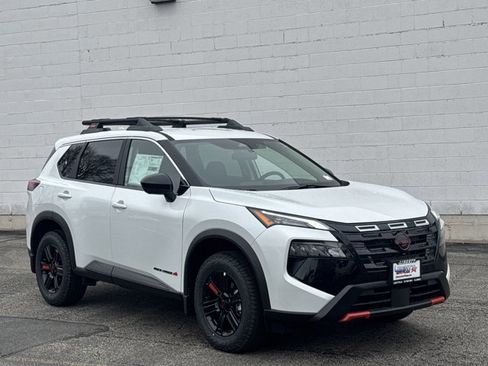 New 2025 Nissan Rogue SV image 2