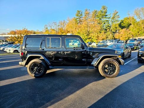 Used 2020 Jeep Wrangler Unlimited Sahara image 8