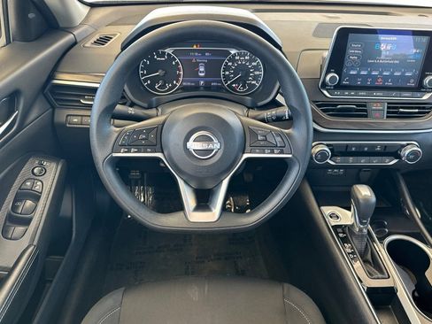 Used 2024 Nissan Altima 2.5 SV FWD image 14