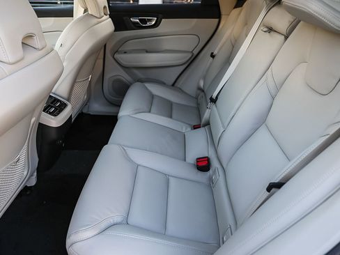 New 2026 Volvo XC60 B5 Ultra w/ Protection Package Premier AWD/4WD image 18