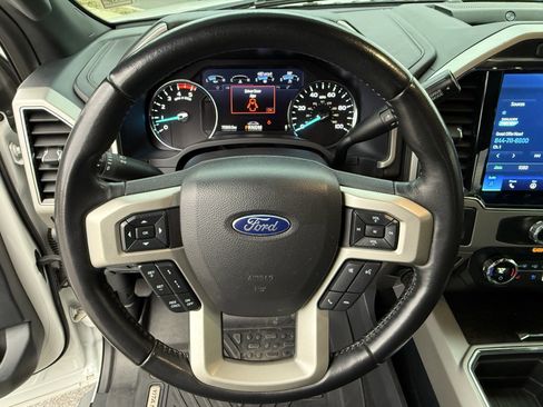 Used 2022 Ford F250 Lariat w/ Black Appearance Package image 21