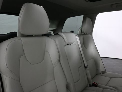 Used 2025 Volvo XC90 B5 Plus w/ Protection Package Premier image 18