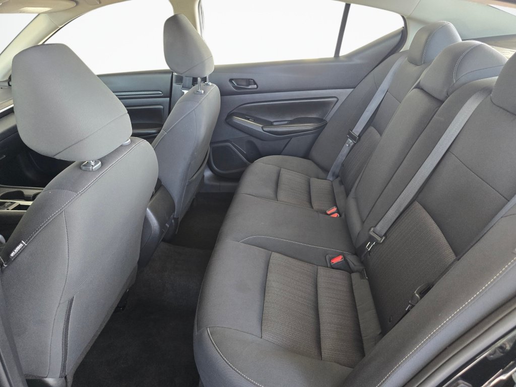 Used 2025 Nissan Altima 2.5 SV FWD image 35