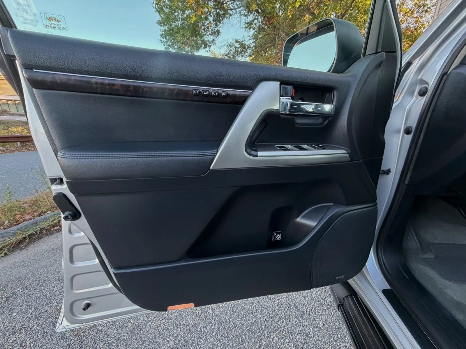Used 2013 Toyota Land Cruiser AWD/4WD image 71