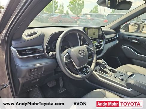 Used 2025 Toyota Highlander XSE AWD/4WD image 9