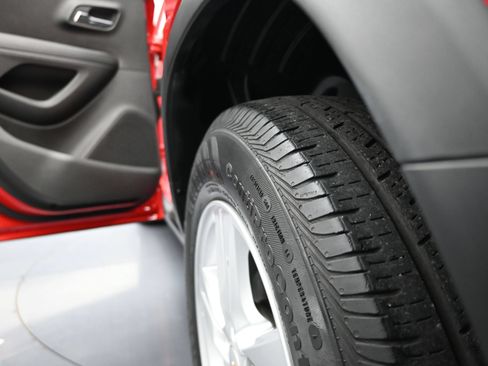 Used 2020 Chevrolet Trax LT w/ LT Convenience Package FWD image 30