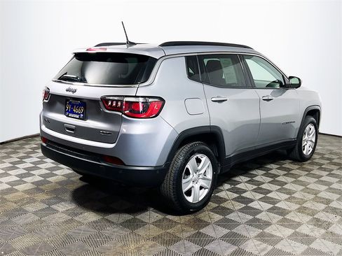 Used 2022 Jeep Compass Latitude w/ Sun and Sound Group image 8