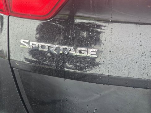 Used 2018 Kia Sportage LX image 13