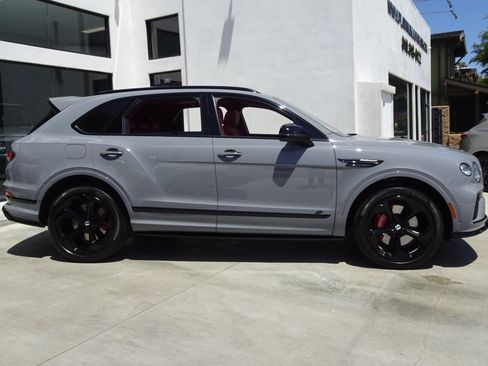 Used 2023 Bentley Bentayga AWD/4WD image 9