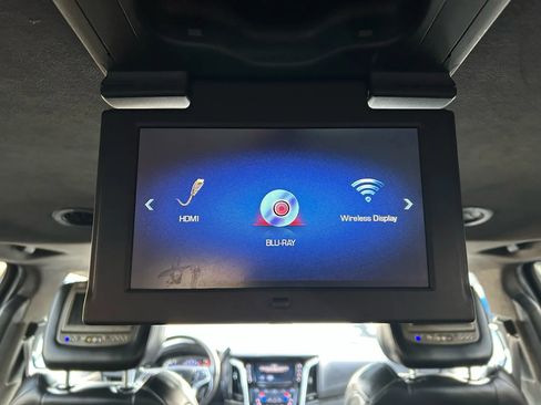 Used 2019 Cadillac Escalade ESV Platinum image 36