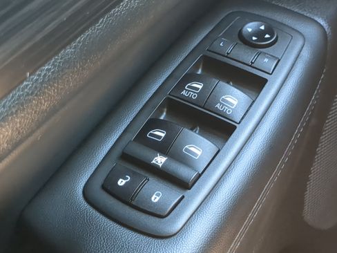 Used 2021 Jeep Grand Cherokee Laredo RWD image 20