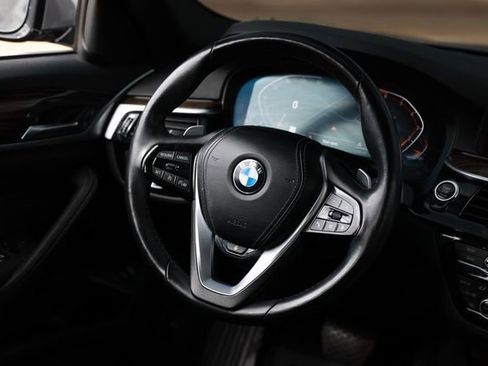 Used 2021 BMW 530i w/ Convenience Package image 32