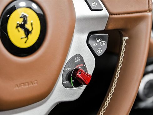 Used 2017 Ferrari California T RWD image 23