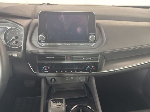 Used 2025 Nissan Rogue SV image 10