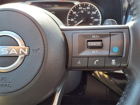 Used 2025 Nissan Pathfinder SV image 10