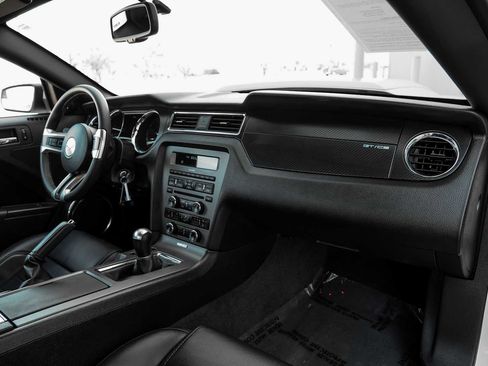 Used 2012 Ford Mustang GT Premium image 15