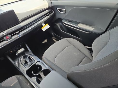 Used 2025 Kia K4 FWD image 23