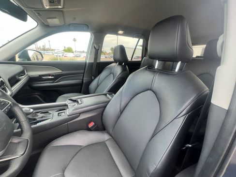Used 2025 Toyota Grand Highlander FWD image 38