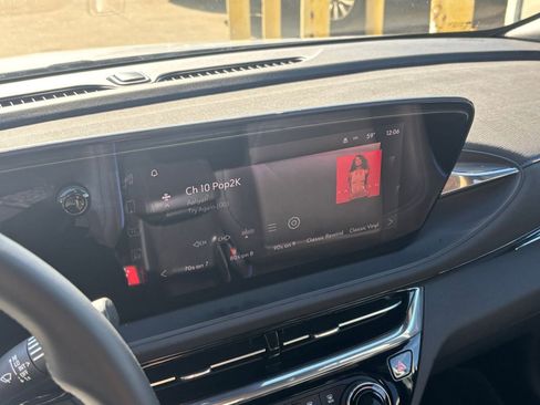 Used 2025 Buick Envista Sport Touring image 21