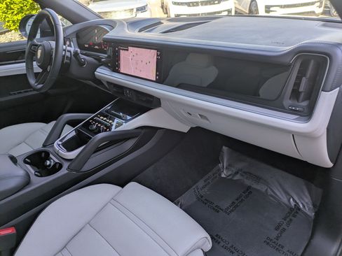 Used 2024 Porsche Cayenne AWD/4WD image 33