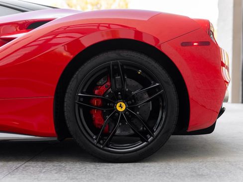 Used 2017 Ferrari 488 GTB RWD image 7