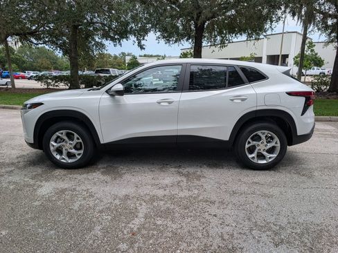 New 2026 Chevrolet Trax LS w/ LS Convenience Package FWD image 5