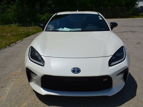 Used 2022 Toyota GR86 w/ ALL Weather Mat Package (TMS) RWD image 2