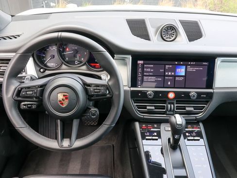 Certified 2026 Porsche Macan AWD/4WD image 23
